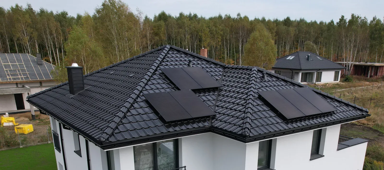 Fotowoltaika: moduły na dachu domu jednorodzinnego